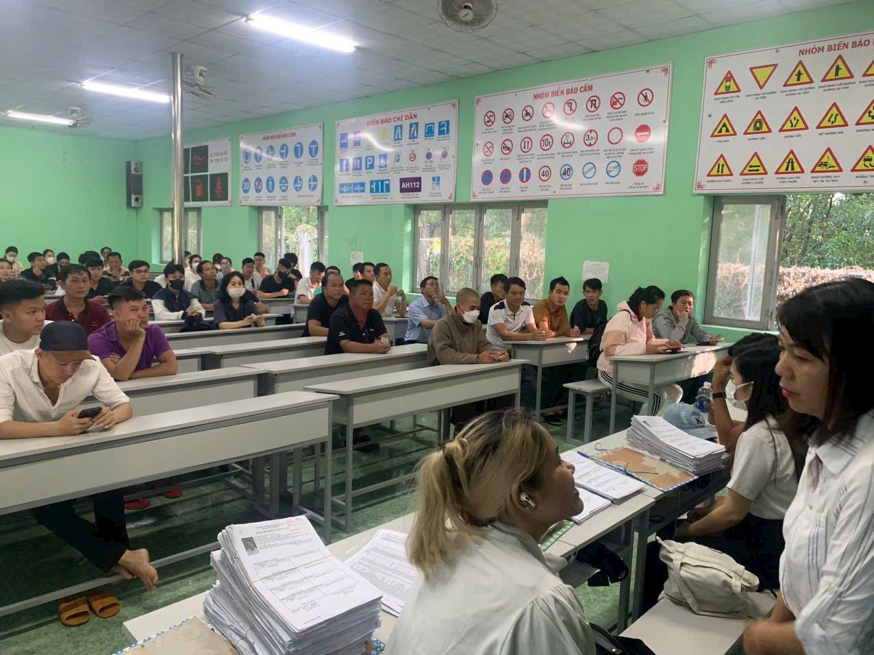 dạy lái xe o tô tại dĩ an 